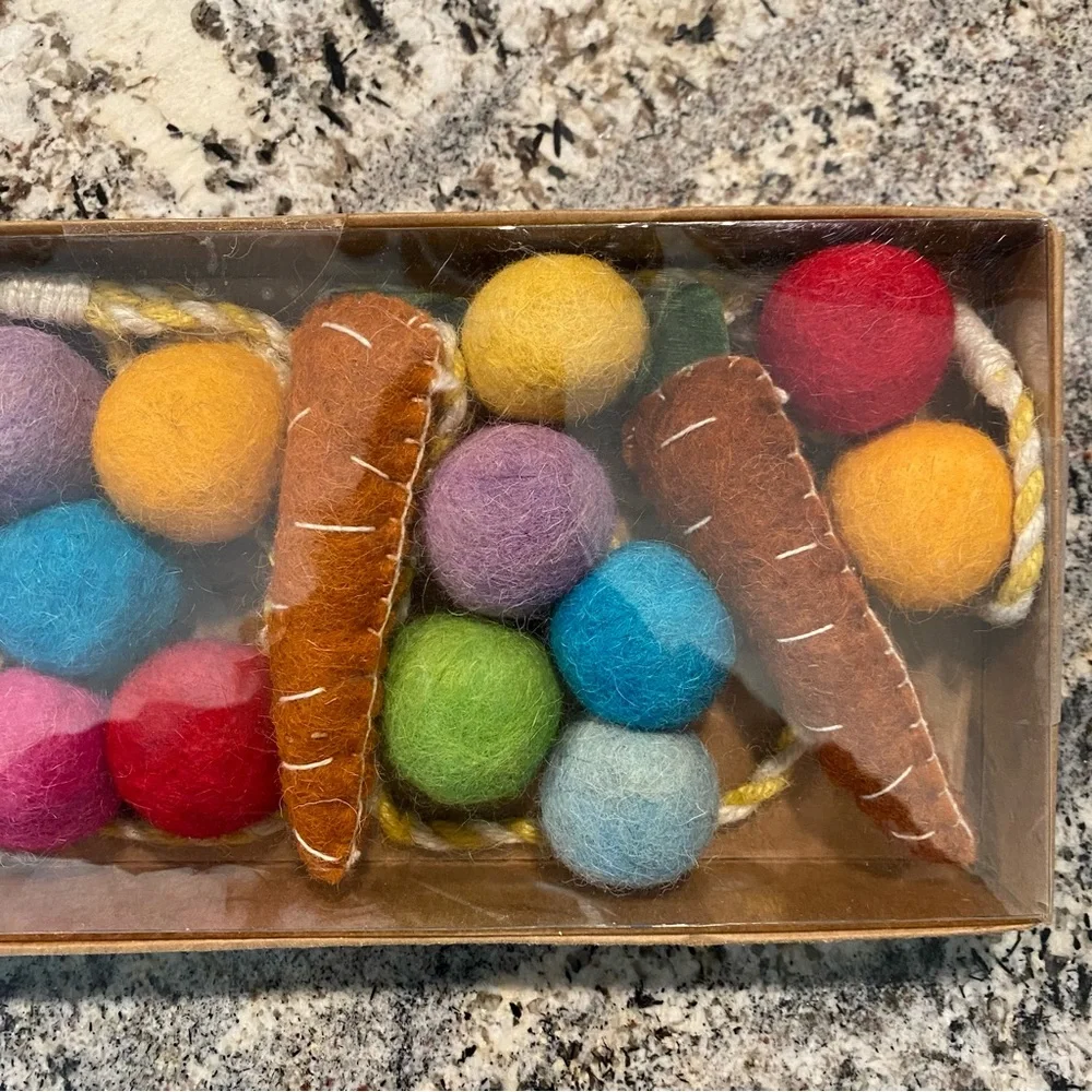 NWT Carrots Wool Garland With Multicolor Pom Poms Begonia Market- Sz 6 ft. Long